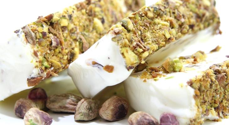 طريقة تحضير البوظة العربية بالفستق الحلبي طريقة تحضير البوظة العربية بالفستق الحلبي