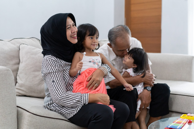 قالوا عن بر الوالدين قالوا عن بر الوالدين